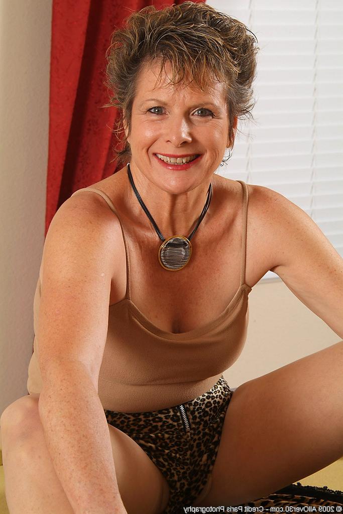 17P Hot bodied MILF Judy spreads herself wide on the pool table