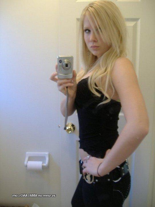 25P Steamy hot kinky amateur blondie posing for her boyfriend