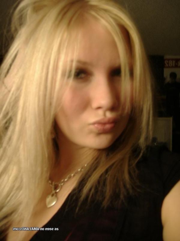 25P Steamy hot kinky amateur blondie posing for her boyfriend