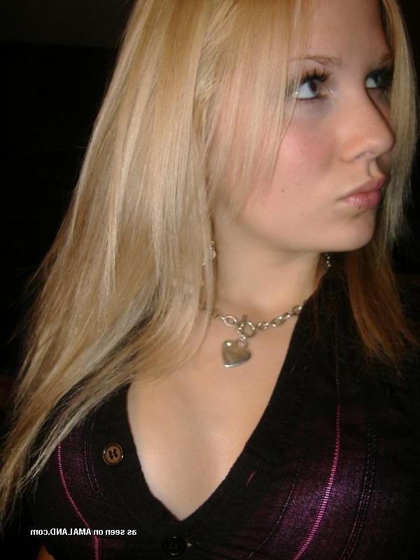 25P Steamy hot kinky amateur blondie posing for her boyfriend