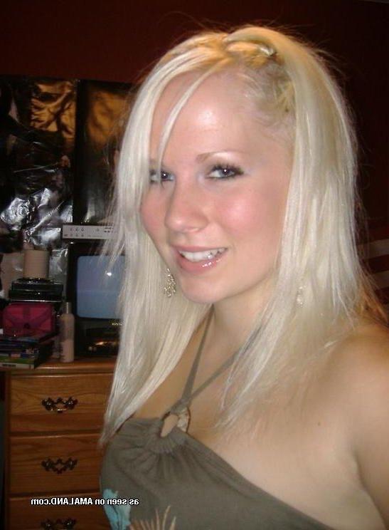 25P Steamy hot kinky amateur blondie posing for her boyfriend