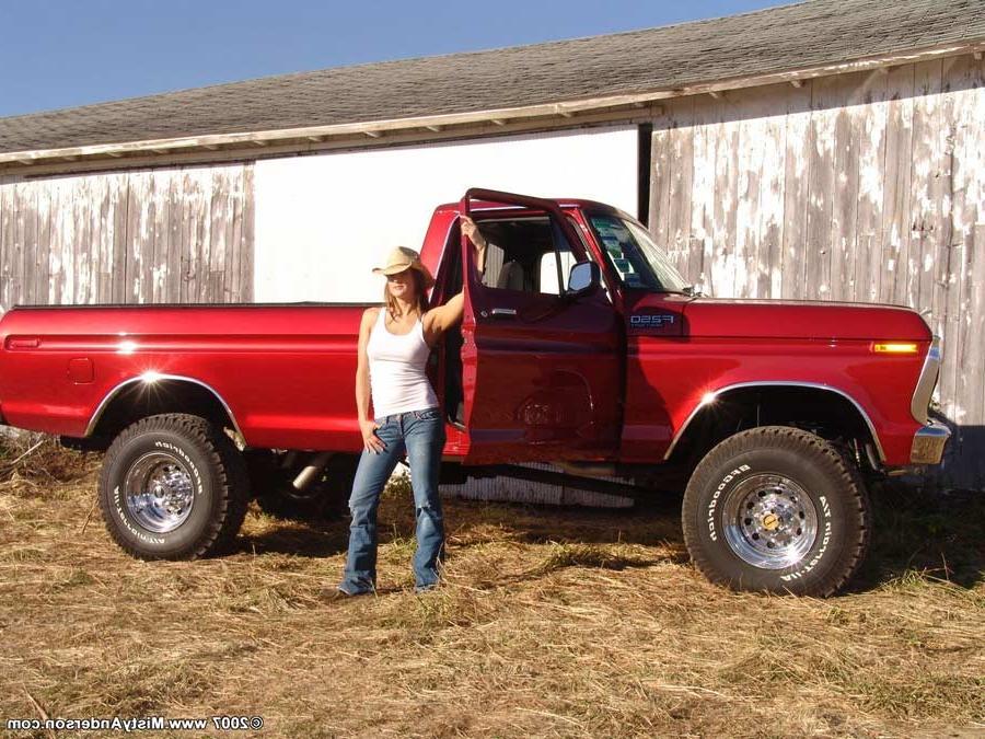 20P Big boob farmgirl nude outside