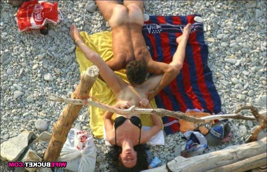 15P Beach oral fucking in public