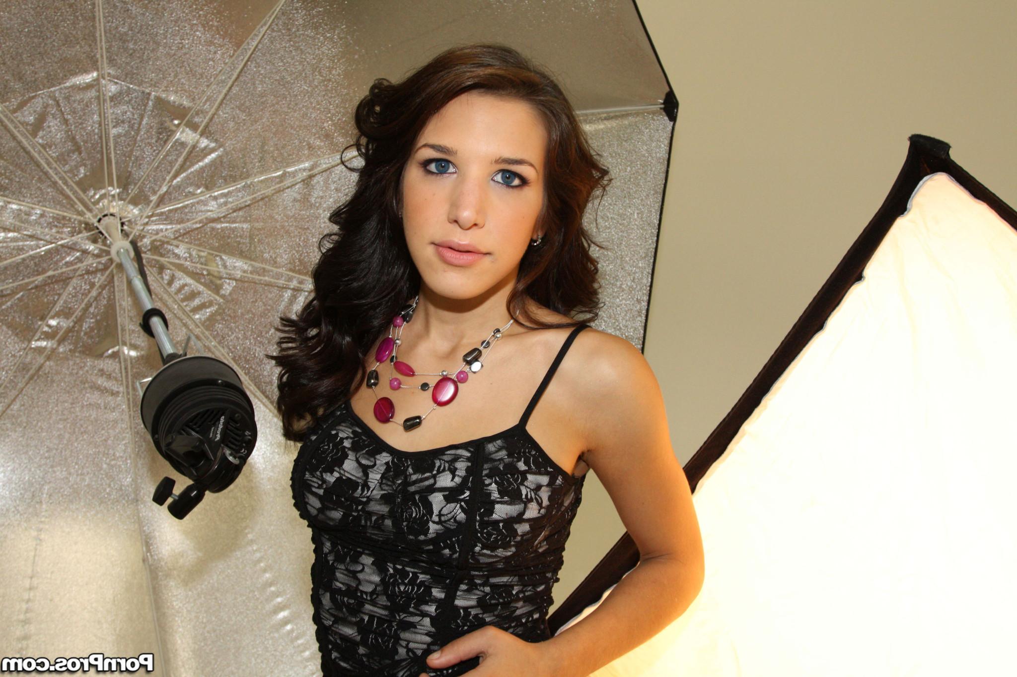 16P Teen gets fucked after a photoshoot with her photographer
