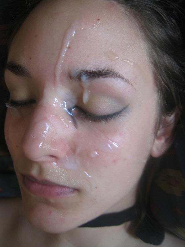 15P Real amateur girlfriend taking messy cum facials