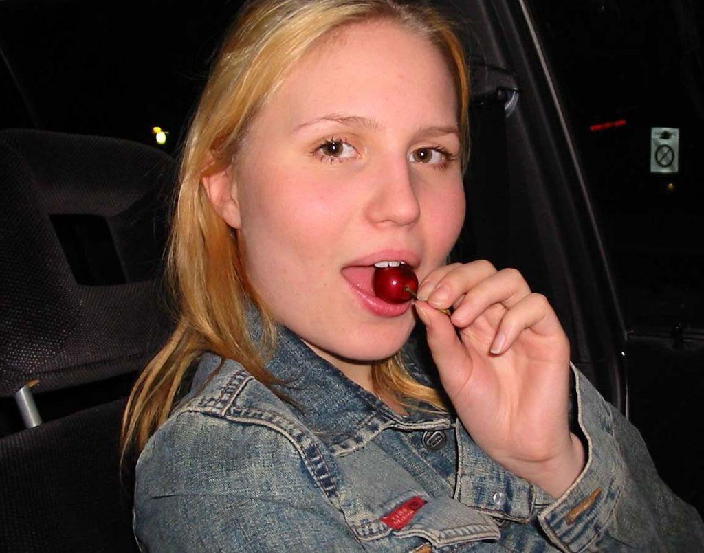 18P Anna from Finland naked and naughty while fucking with her boyfriend and sucking