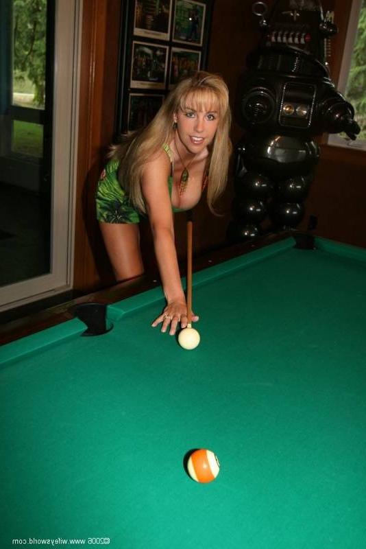 14P Mom gets sex on the pool table