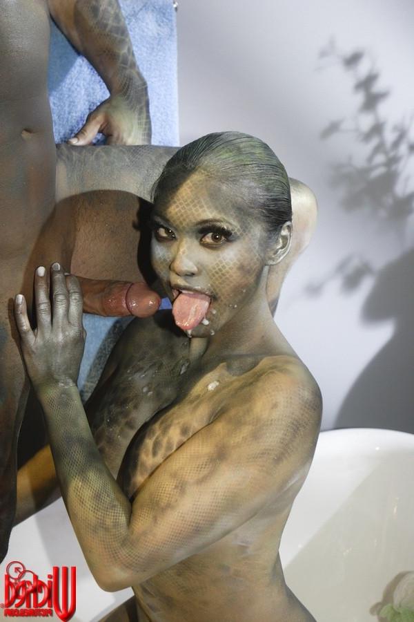 15P Mika Tan Horny Reptile Pounded In A Tub