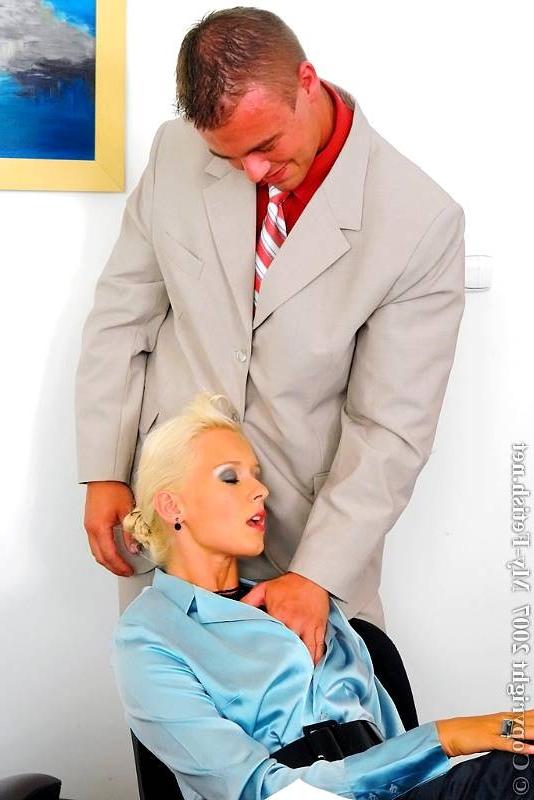 18P A secretary seduces her boss with a silk fetish