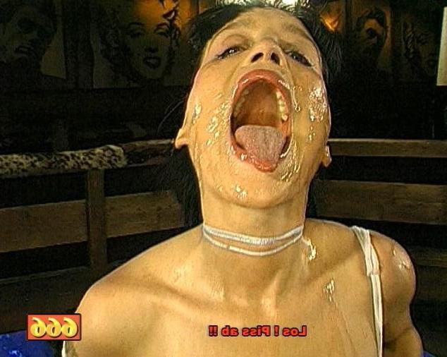 16P Filthy whore lets guys piss and cum in her mouth