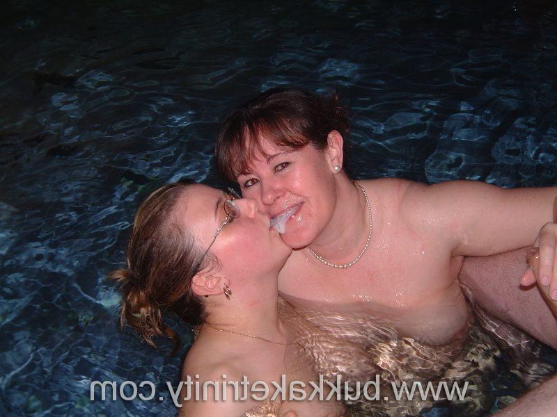 16P Busty wives cumswapping in swimming pool