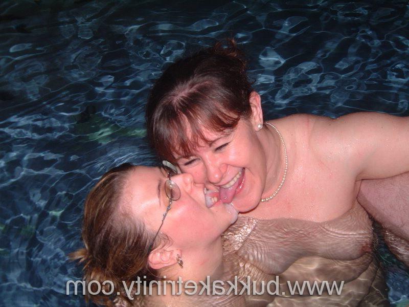 16P Busty wives cumswapping in swimming pool