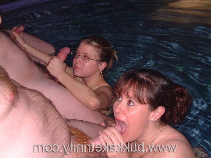 16P Busty wives cumswapping in swimming pool