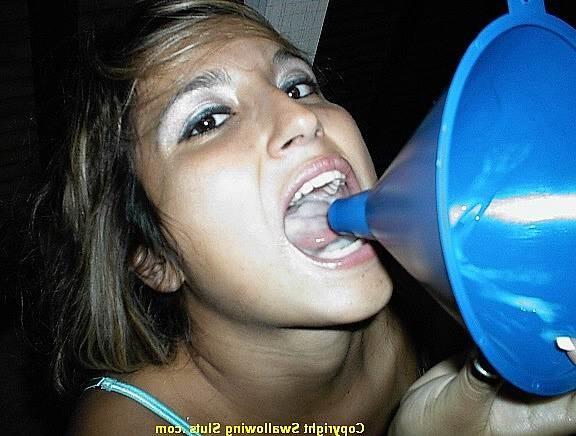 16P Young tanned cocksucker in her bra makes a guy cum