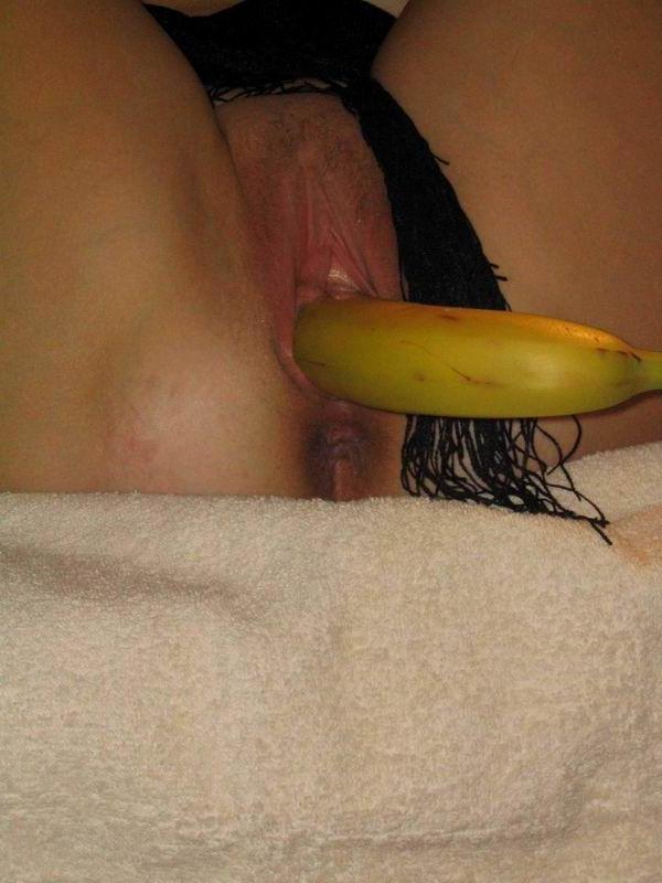 20P pretty mature in black stockings toying banana