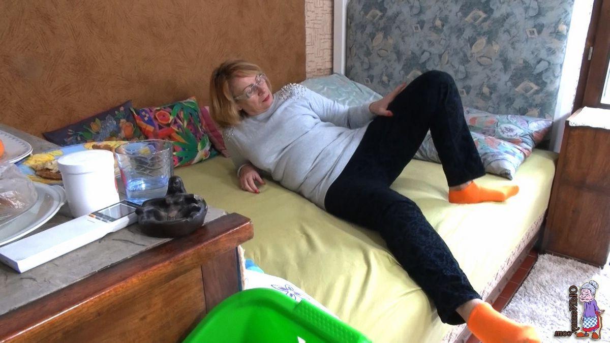 10P Fat and hairy old granny masturbating with a big dildo