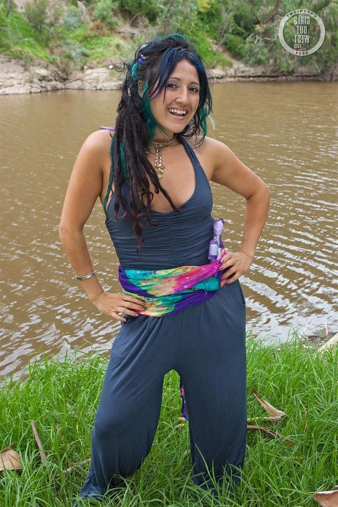 16P Exotic amateur babe toying her sweet pussy by the river side