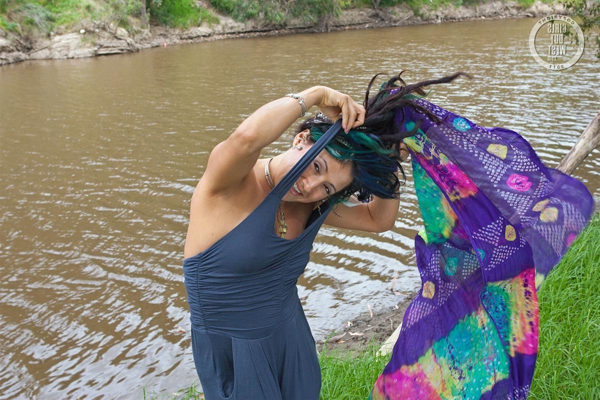 16P Exotic amateur babe toying her sweet pussy by the river side