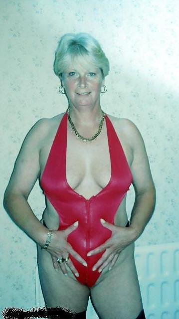 25P Mix of slutty milfs