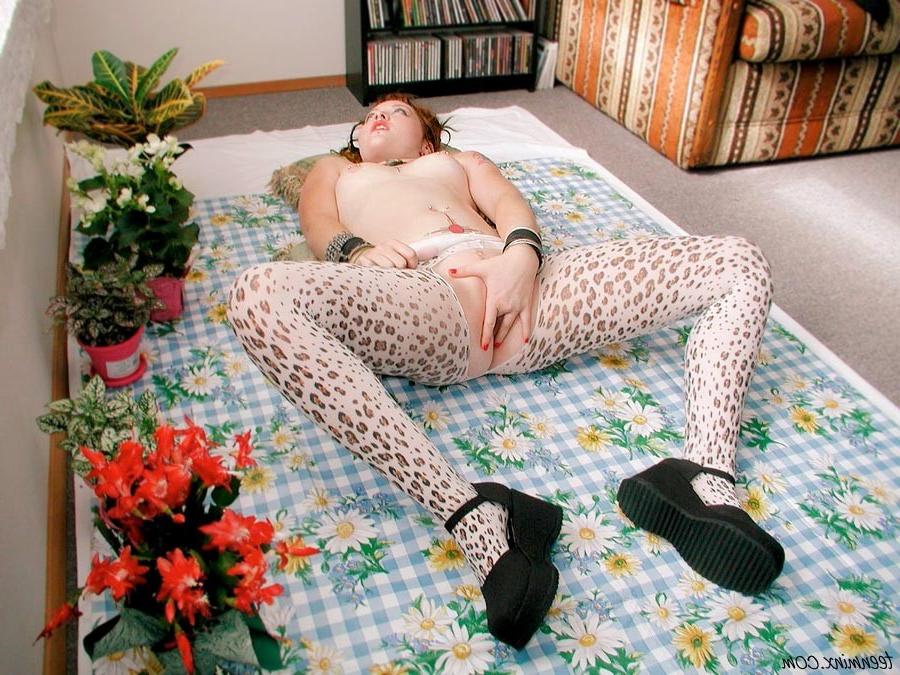 18P Cute redhead punk in crotchless leopard pantyhose toys twat
