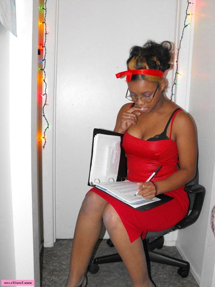 17P Horny amateur ebony teen fingering and playing with a dildo