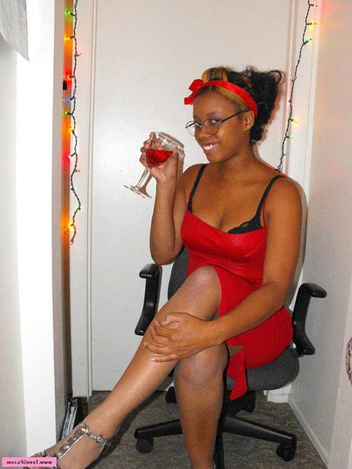 17P Horny amateur ebony teen fingering and playing with a dildo