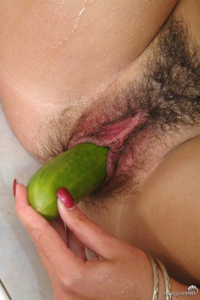 14P showering hairy brunette has some fun with her favorite cucumber