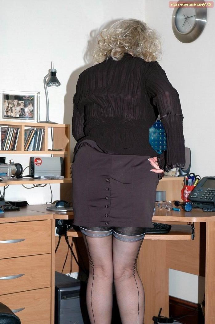12P Nylon Sue dildos pussy