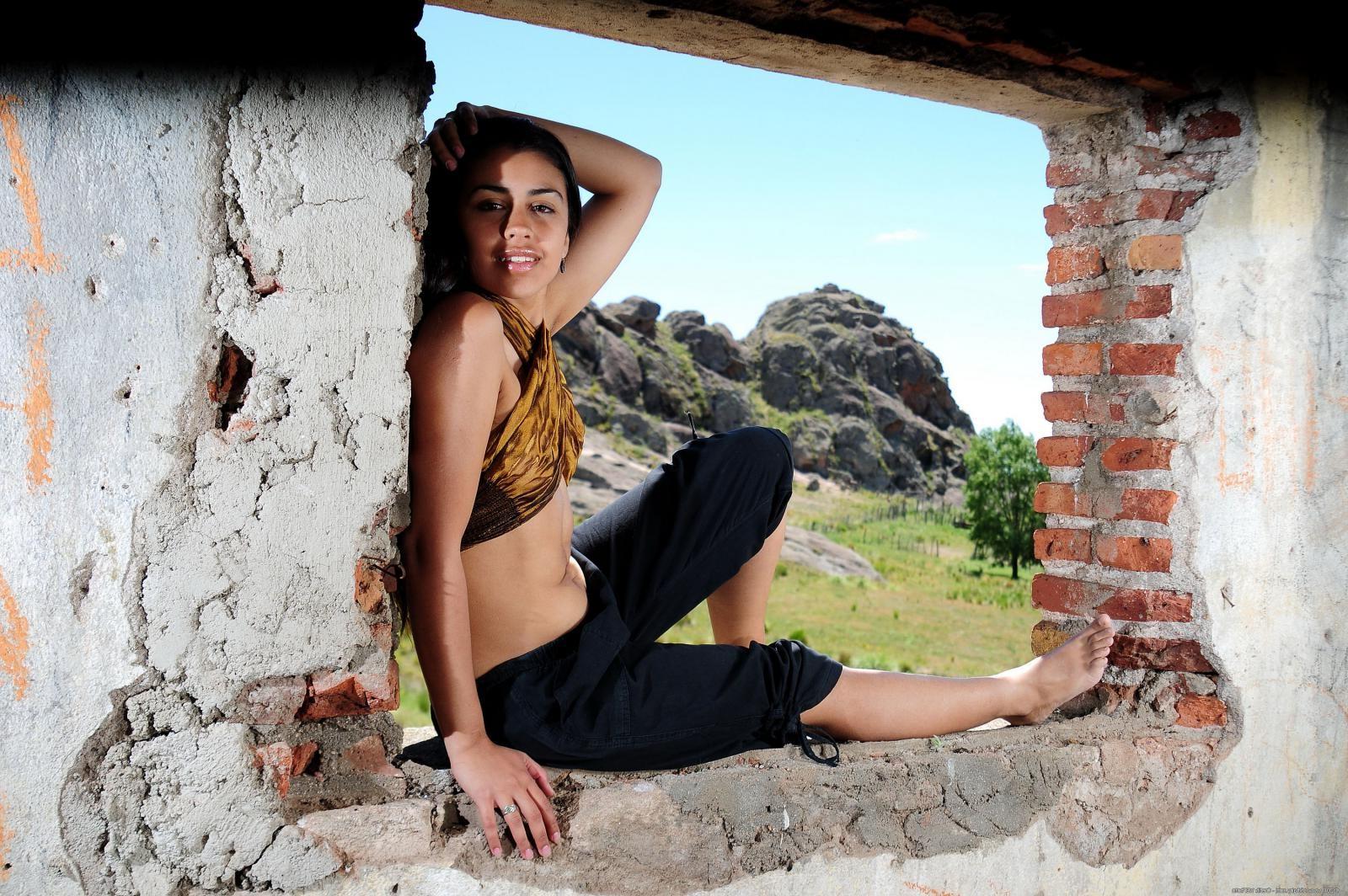 15P Exotic hairy amateur teen spreading snatch