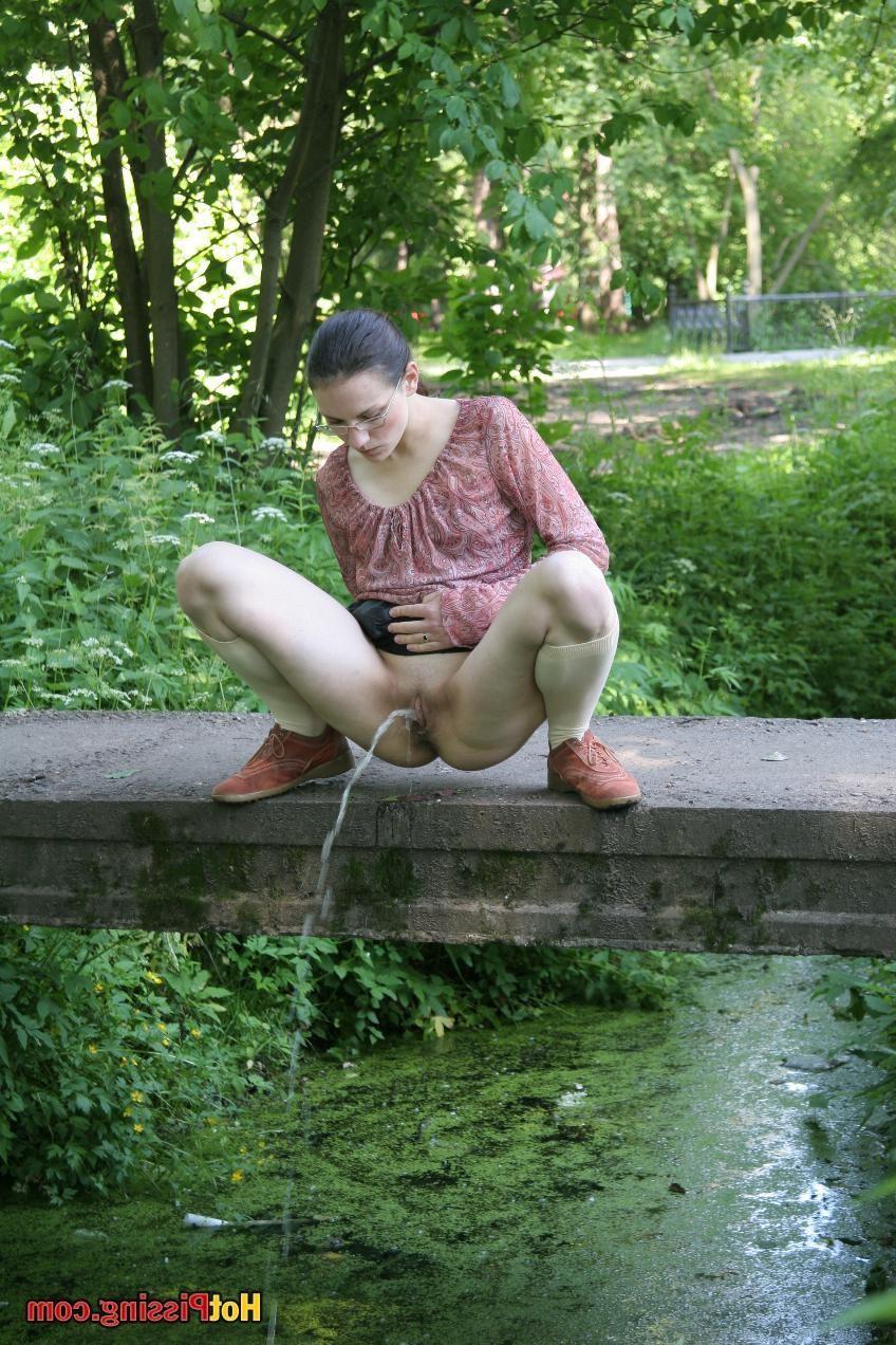 10P Slutty but blushing chix tries to do her most extreme public wee-wee