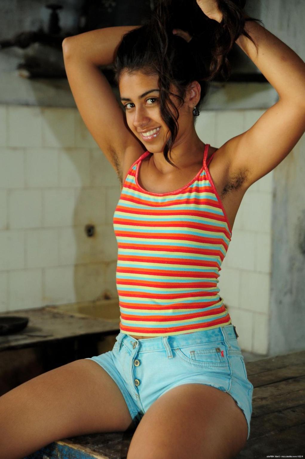 15P Hairy exotic amateur teen Ambar spreading