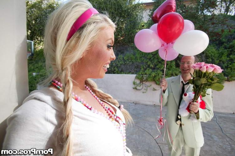 5P Cute blonde whore gets a surprise from an old geezer