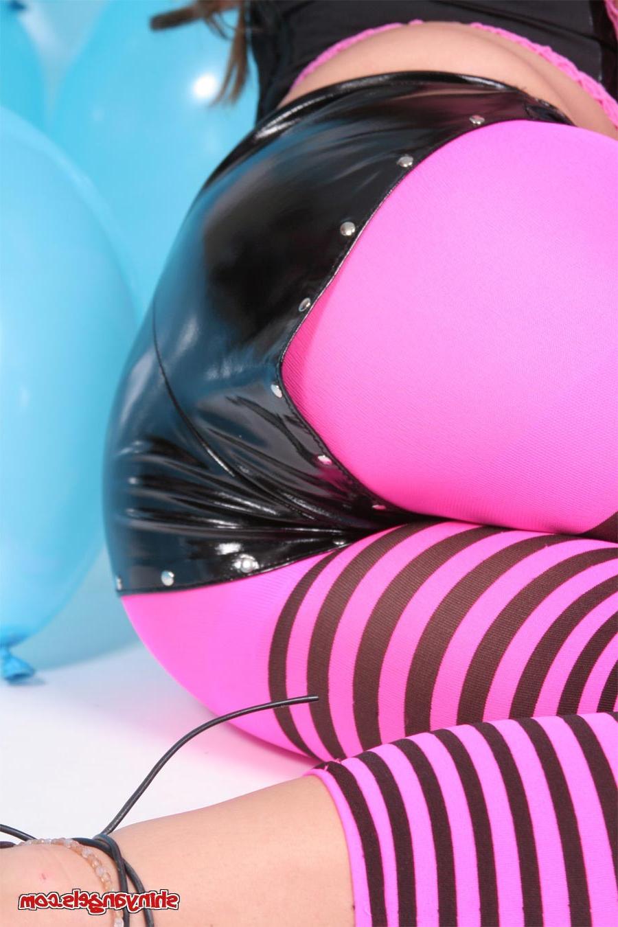 16P Balloon girl