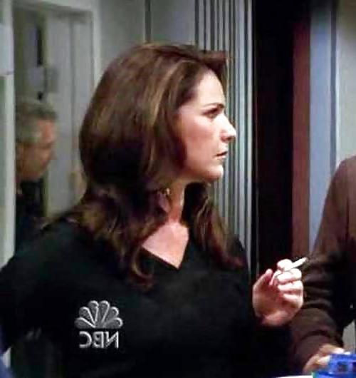 25P Jane Leeves and Peri Gilpen SMOKING