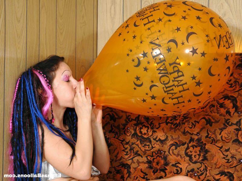 16P gothic teen playing with a balloon