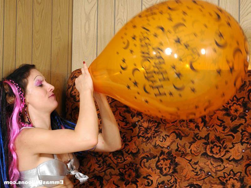 16P gothic teen playing with a balloon