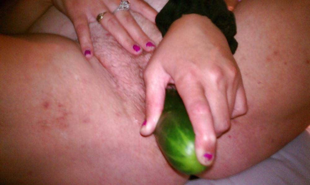 6P Sexy bbw with cucumber