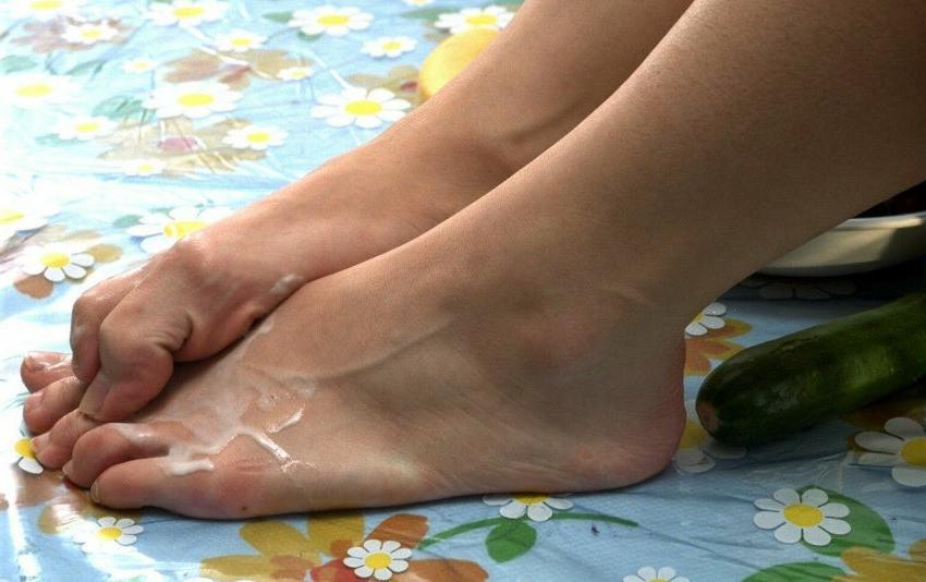 15P Amateur holding cucumber with feet