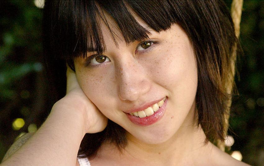 20P Asian girl shows hairy pit on swing