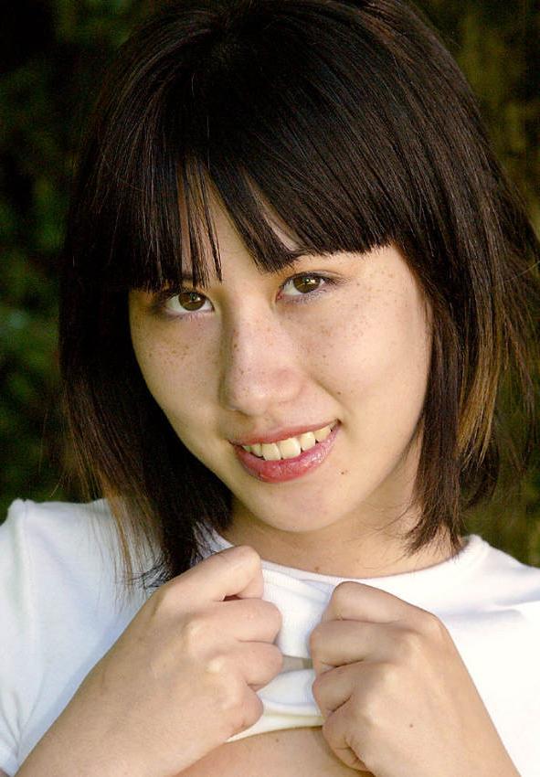 20P Asian girl shows hairy pit on swing