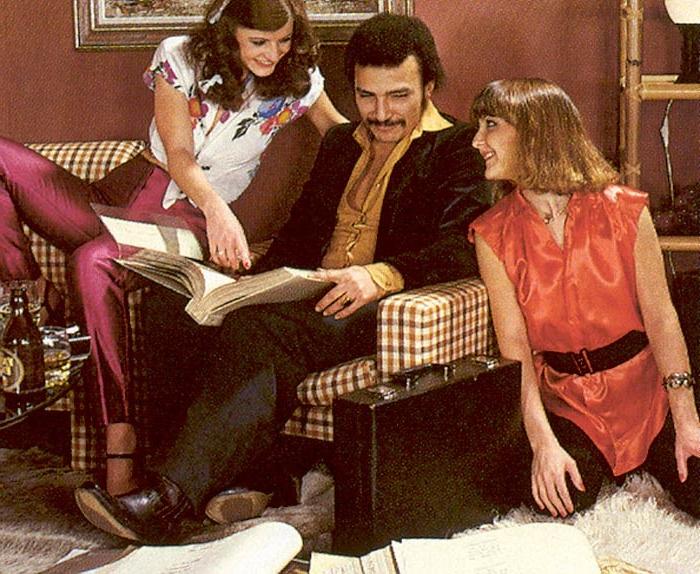 16P Two seventies ladies banging the handyman