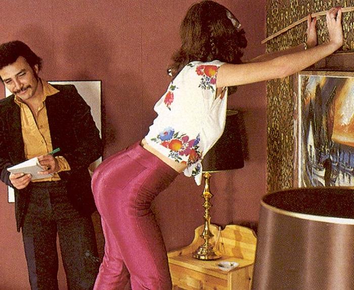 16P Two seventies ladies banging the handyman