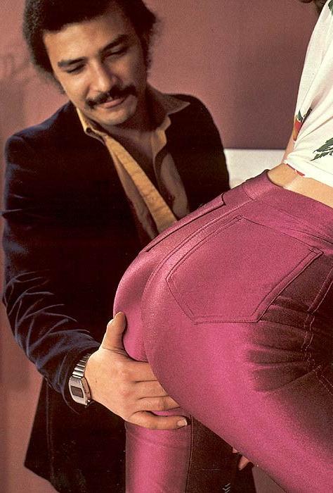 16P Two seventies ladies banging the handyman