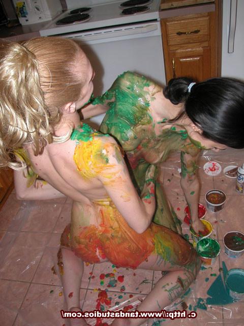 15P Messy lesbo babes