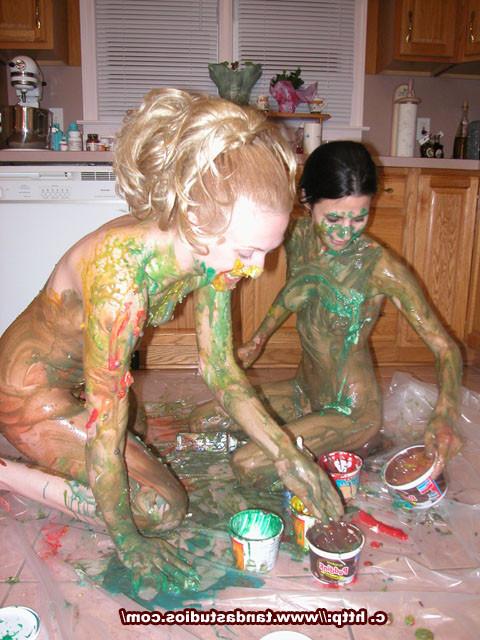 15P Messy lesbo babes