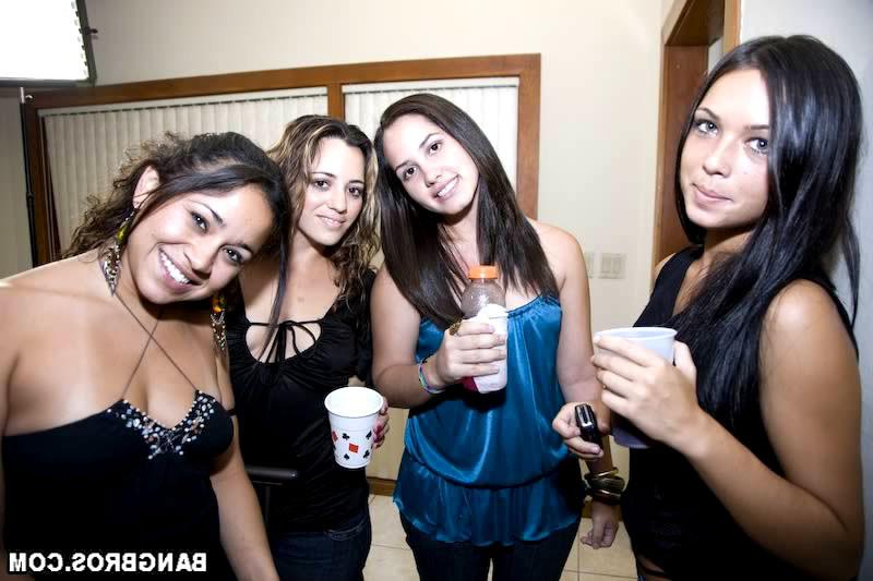 18P Poker... 3 hot babes masturbating as a sideshow. Which would you be watching? Ch