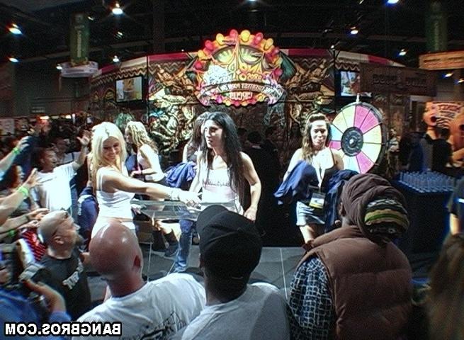 16P a couple vegas dancer sucks on a dude with a big johnson