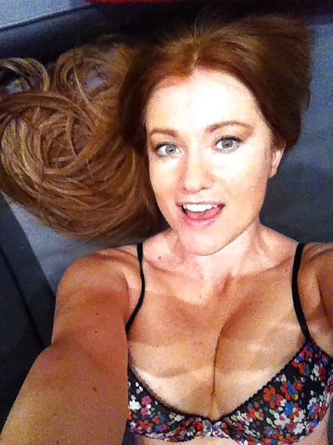 21P Hilal Cebeci Twitpics (Turkish Celebrity)