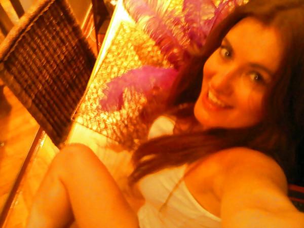 21P Hilal Cebeci Twitpics (Turkish Celebrity)