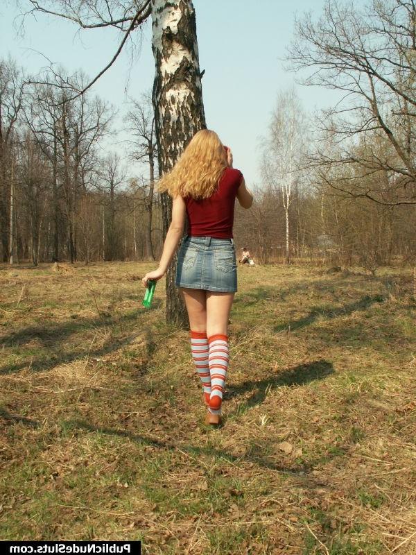 15P Unblushing blondie lifts up her skirt and starts peeing in the park